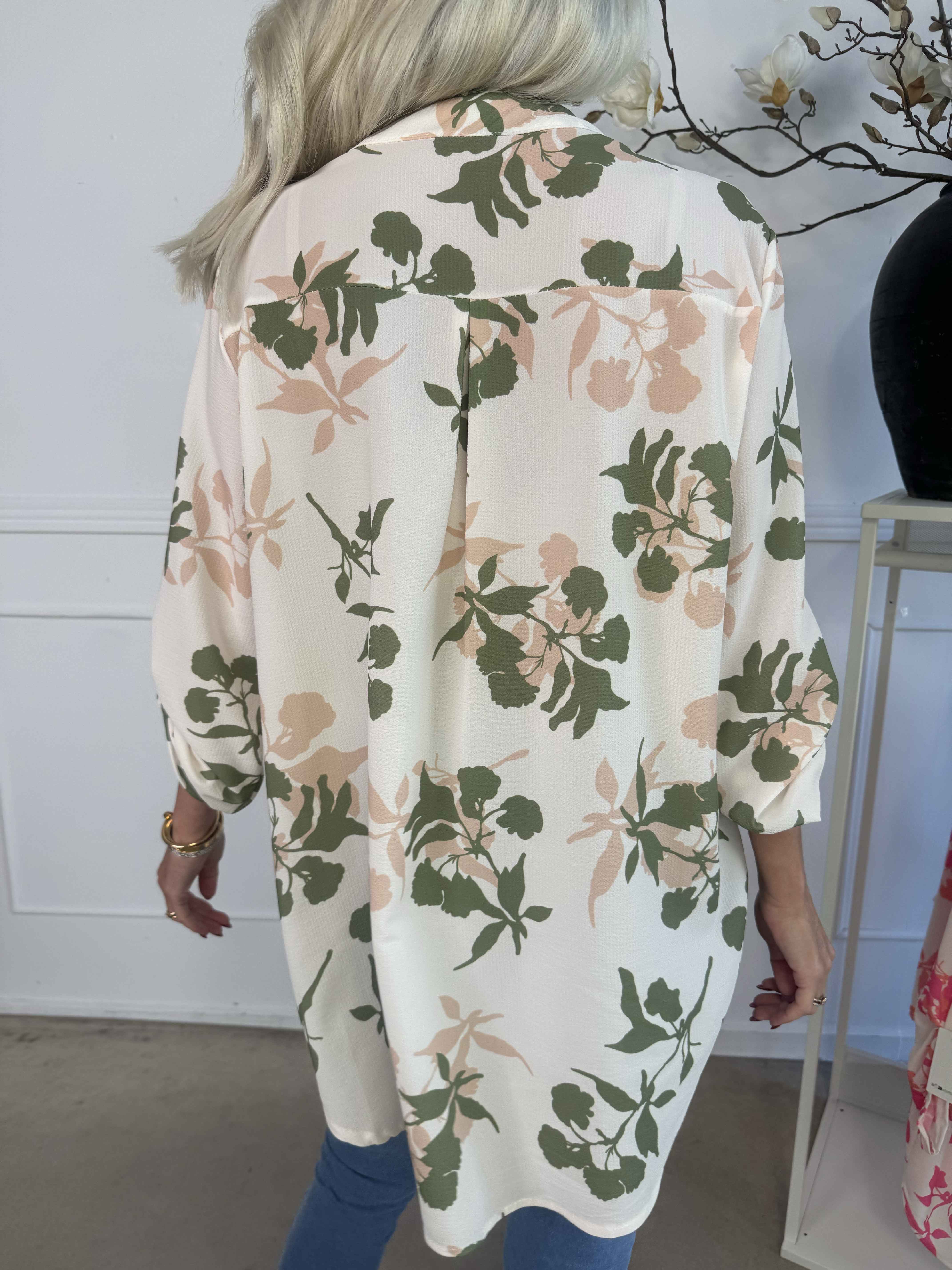 Vanesa Leaf - Let tunika i viskose med bladmotiver